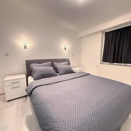 Azra Apartamento *